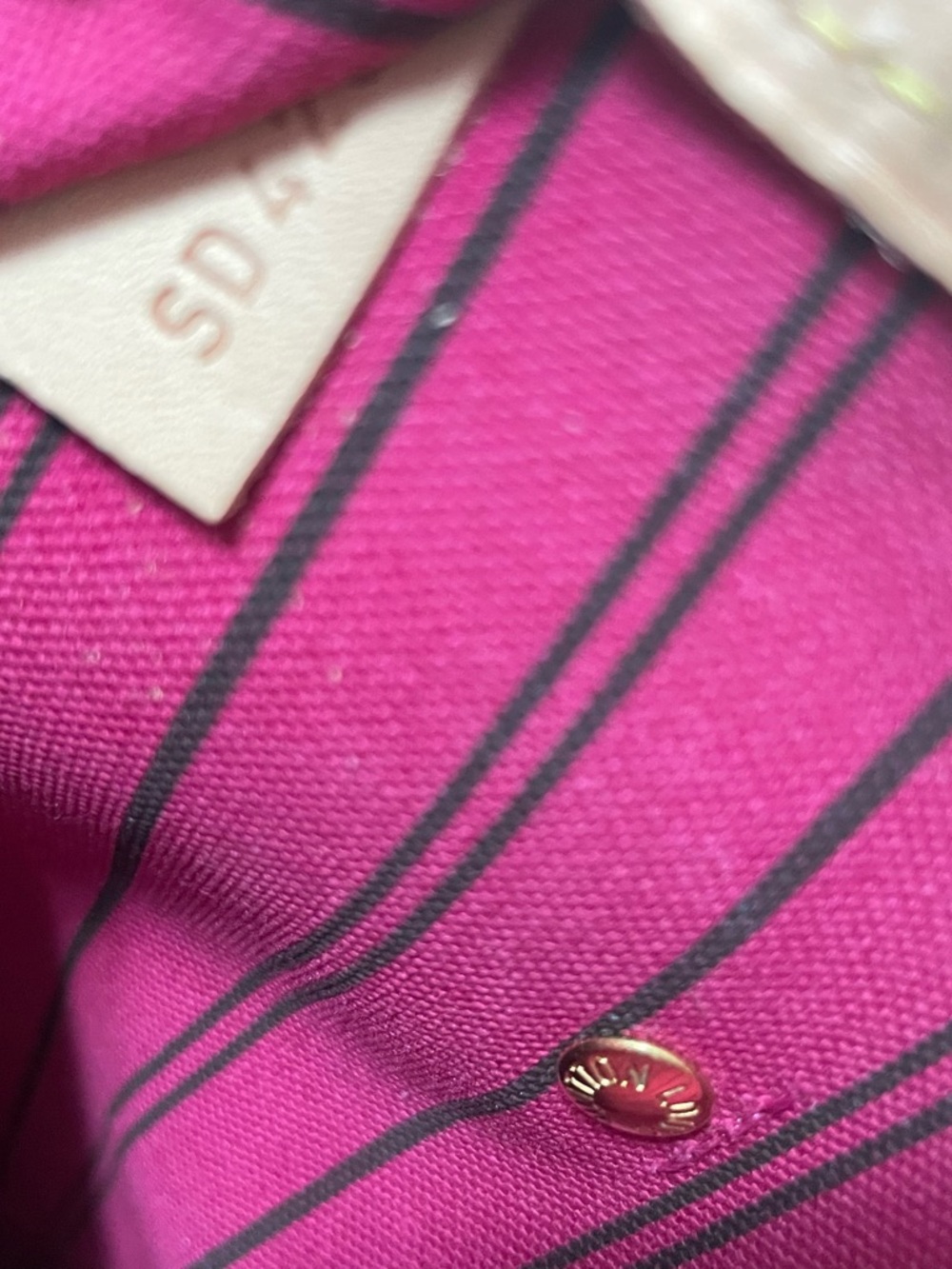 Louis Vuitton Neverfull MM - Picture 7 of 10